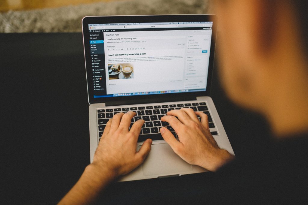 man editing on wordpress blog for internal linking